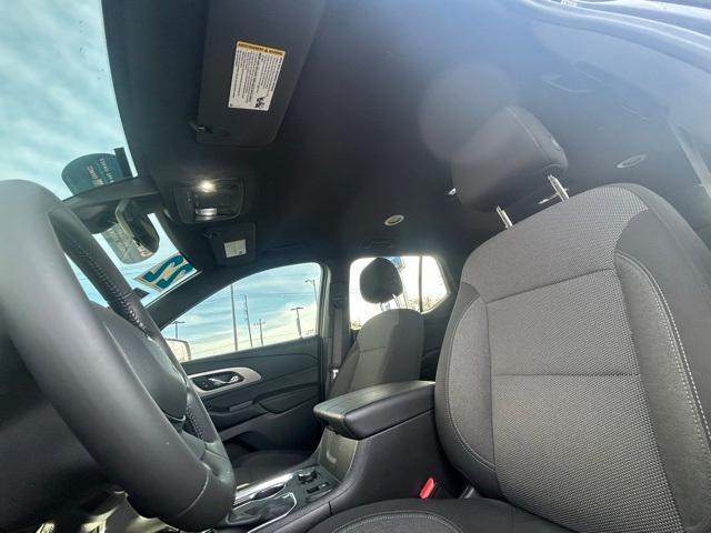 2022 chevrolet traverse lt cloth