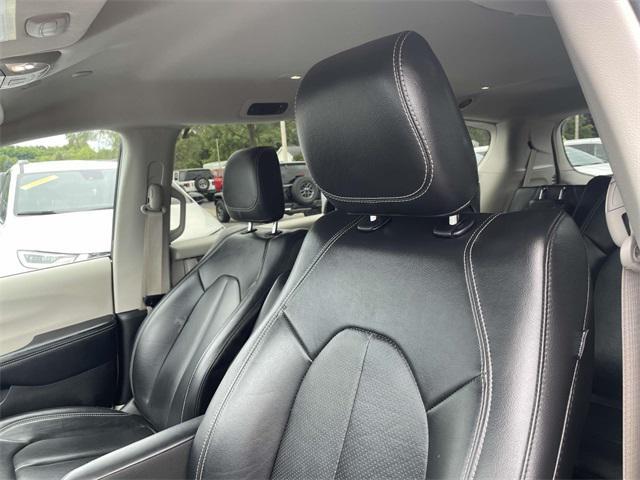 2022 chrysler pacifica hybrid touring l