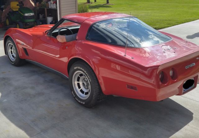 1980 red corvette l82
