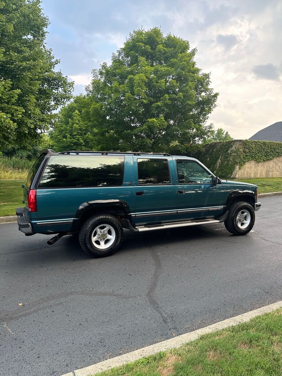 1993 gmc suburban suv green k2500