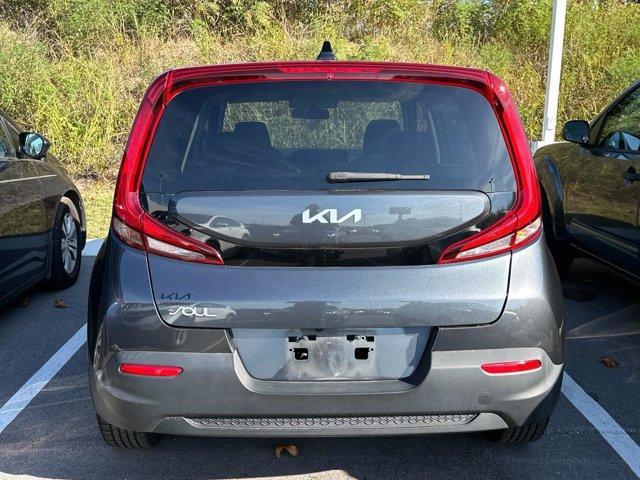 2022 kia soul lx