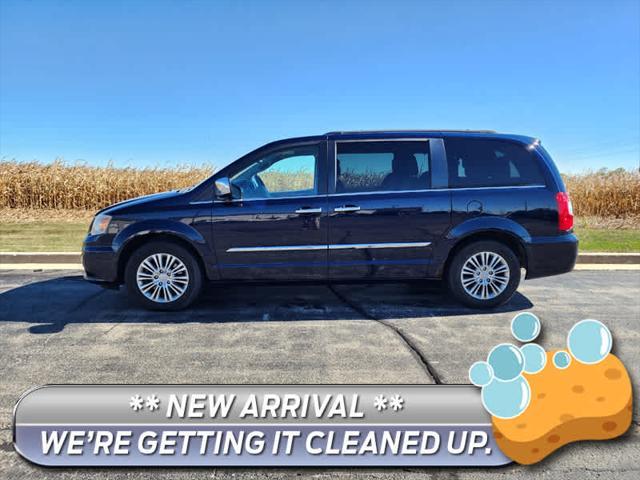 2013 chrysler town & country touring-l