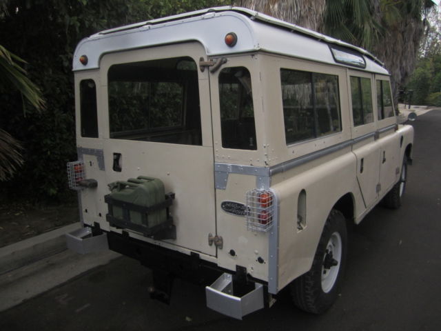 1975 land rover 109. pre defender model