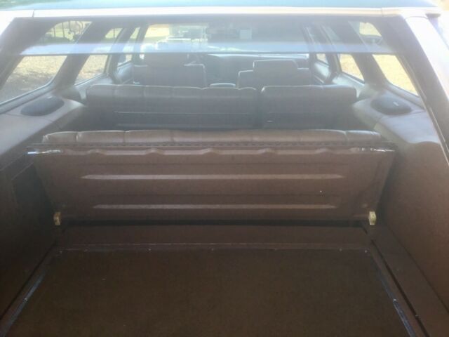 1973 pontiac grand safari station wagon 455. runs well looks great int and ext