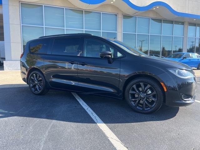 2020 chrysler pacifica touring-l plus