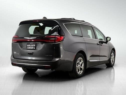 2022 chrysler pacifica limited in hopkins, minnesota
