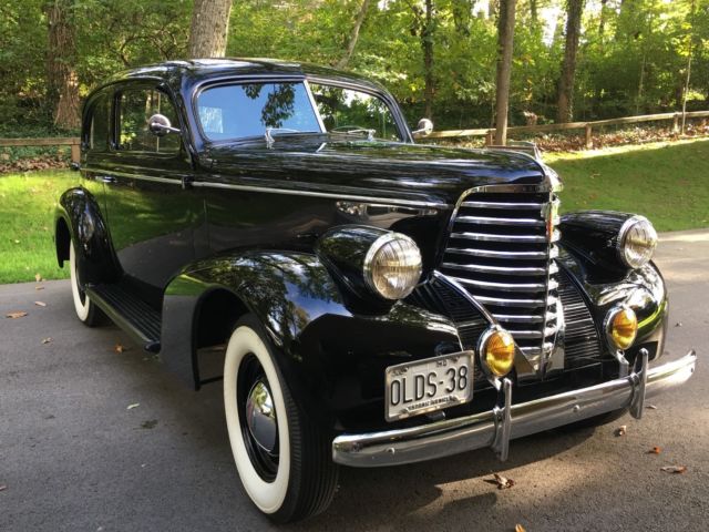 1938 oldsmobile 2 door touring