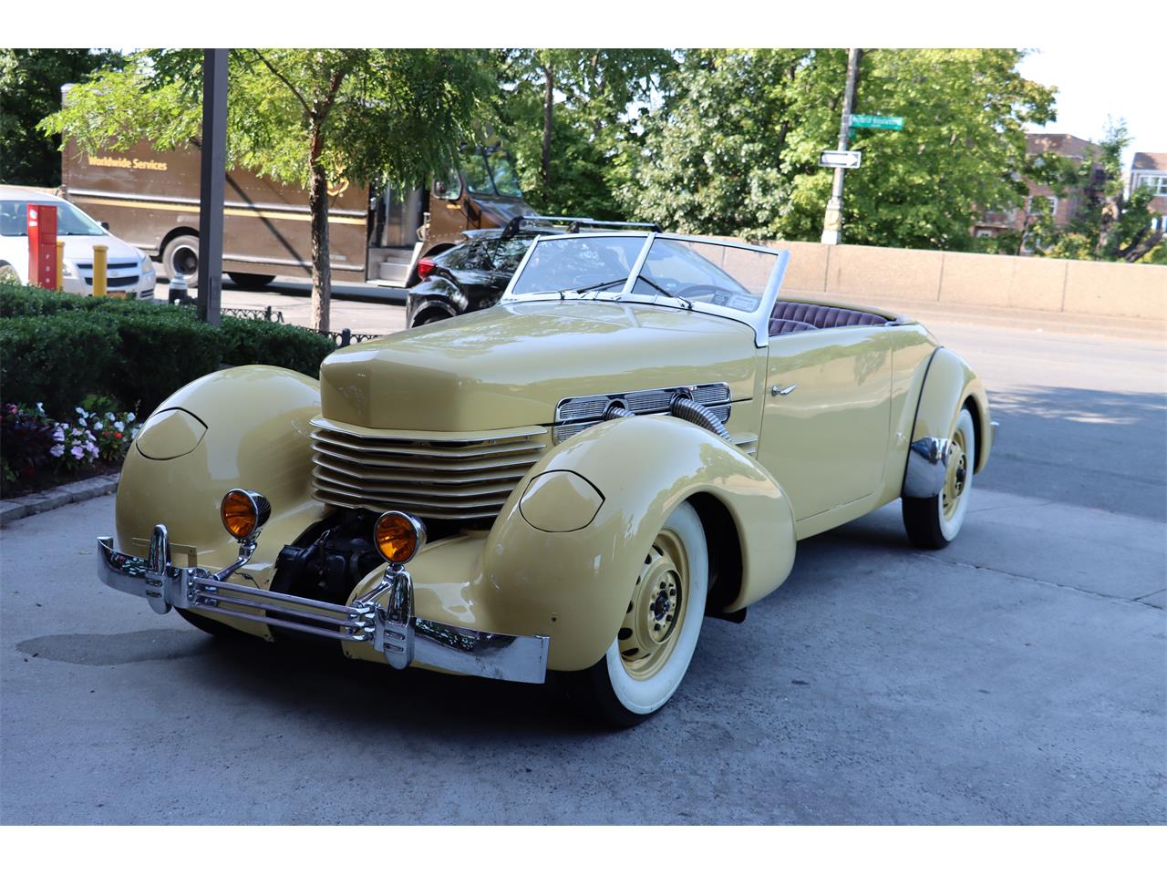 1937 cord 812