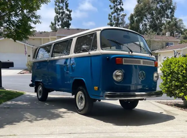 1977 vw bus transporter, seats 8, new engine