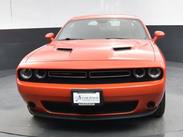 2022 dodge challenger sxt