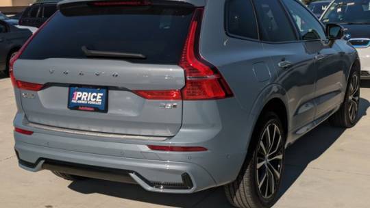 2024 volvo xc60 b5 ultimate dark theme