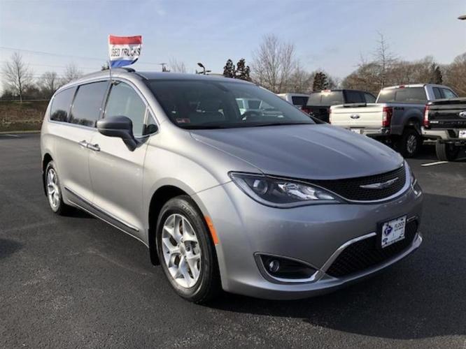 2017 chrysler pacifica touring-l touring-l 4dr mini-van for sale in east greenwich, rhode island