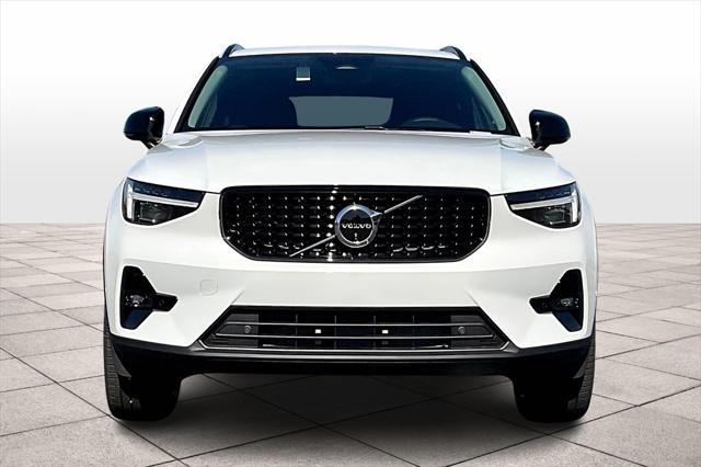 2024 volvo xc40 b5 plus dark theme