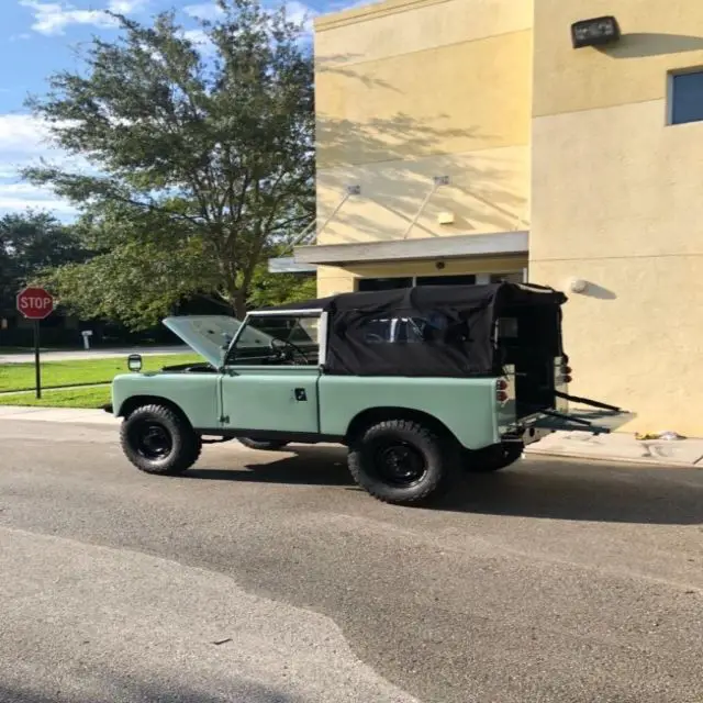 1965 land rover defender conv 35,000 miles green conv 5 speed