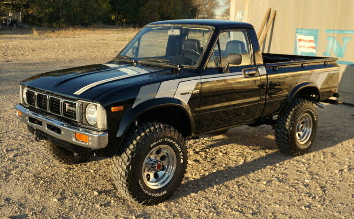 rare 1981 toyota sr5 hilux pickup, 4x4, factory a/c, 22r 4 cylinder, 1 owner