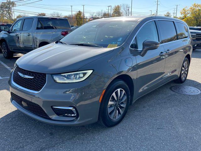 2022 chrysler pacifica hybrid touring l