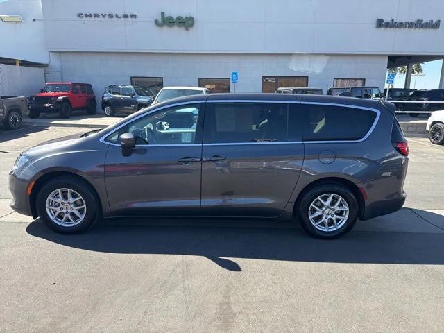 2022 chrysler voyager lx