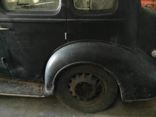 1935 chevorlet all 4 doors suicide. ran when parked.good solid complete car