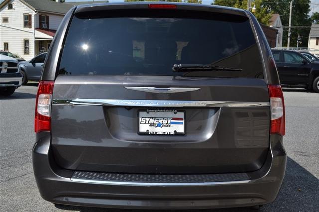 2015 chrysler town & country touring-l