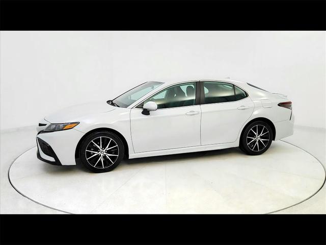 2022 toyota camry se