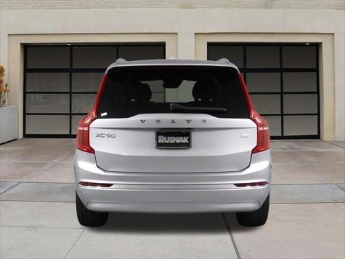 2022 volvo xc90 recharge plug-in hybrid