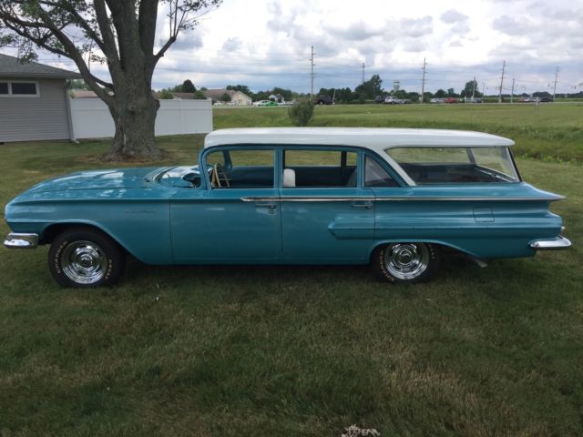 1960 chevroley station wagon parkwood nomad impala