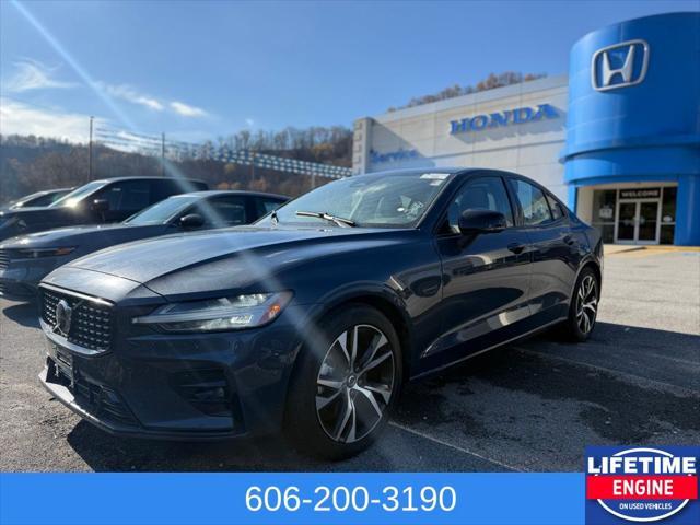 2024 volvo s60 b5 plus dark theme
