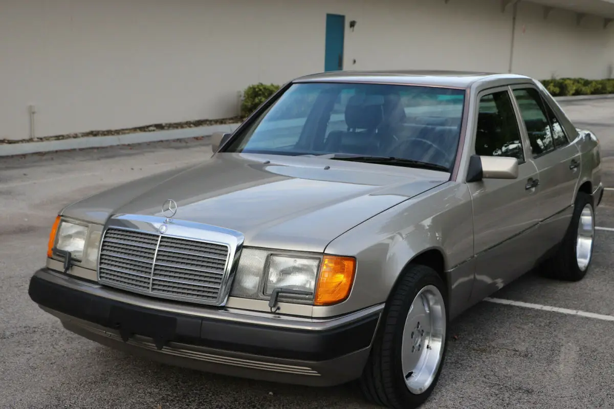 1990 mercedes-benz 300-class 300 e 4dr sedan automatic 4-speed rwd i6 3.0l