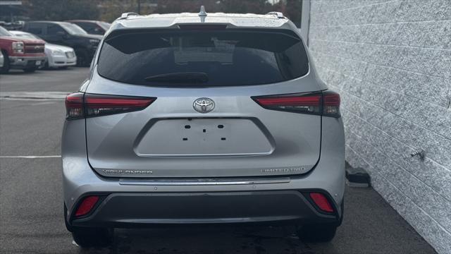 2022 toyota highlander limited