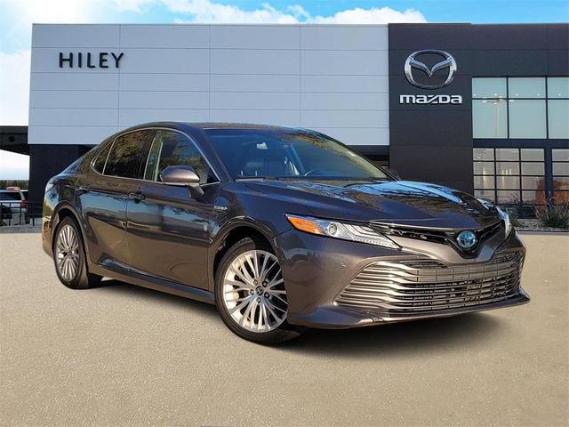 2020 toyota camry hybrid xle