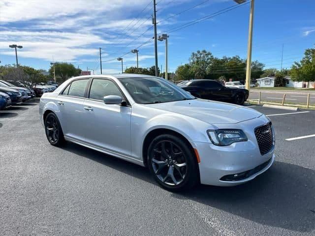 2021 chrysler 300 in saint petersburg, florida