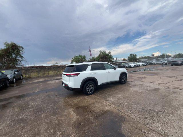 2023 nissan pathfinder sv fwd