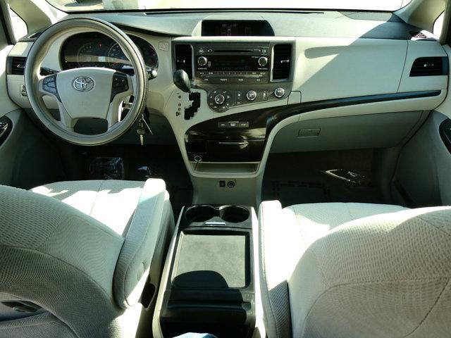 2011 toyota sienna le