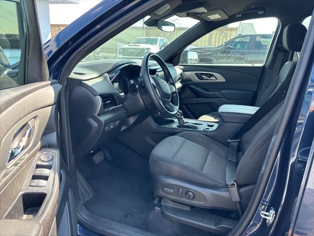 2023 chevrolet traverse lt cloth
