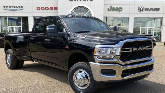 new 2024 ram 3500 tradesman crew cab 8' box 4wd