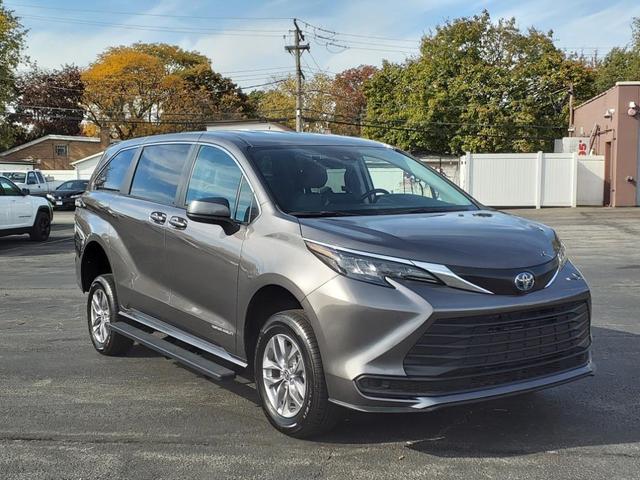 2024 toyota sienna le