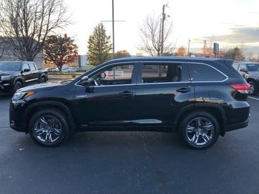 2019 toyota highlander hybrid in secaucus, new jersey