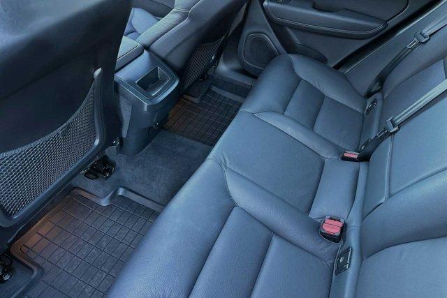 2024 volvo xc60 plus dark theme