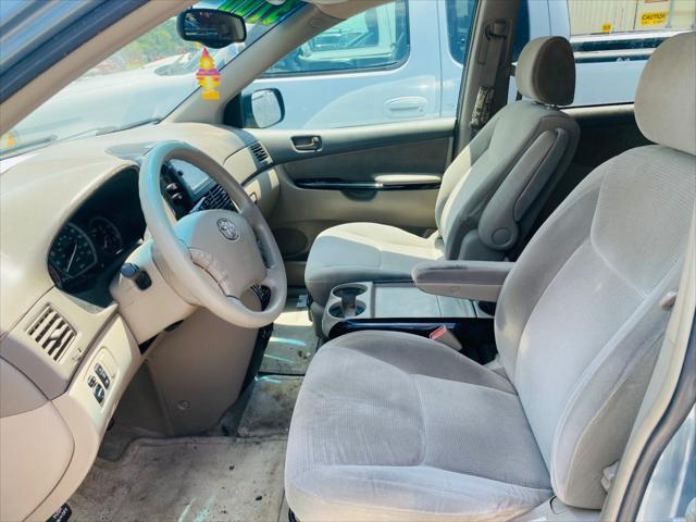 2004 toyota sienna ce