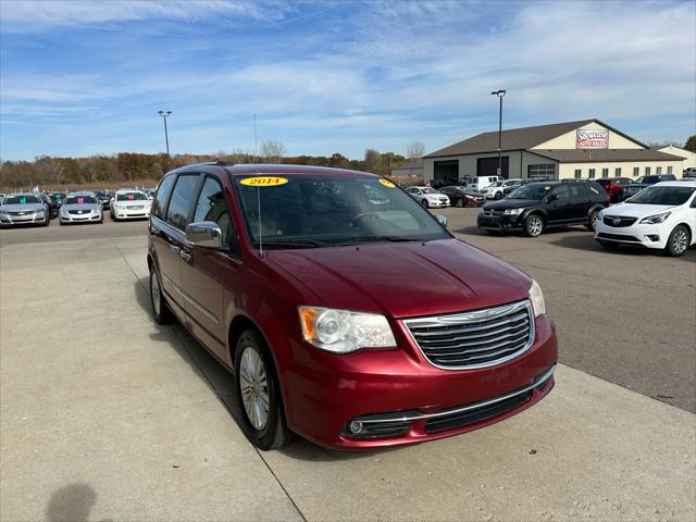 2014 chrysler town & country limited