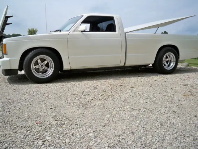custom chevrolet chevy s-10 full restoration 355 cu.in