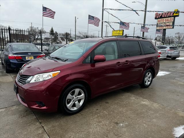 2012 toyota sienna le