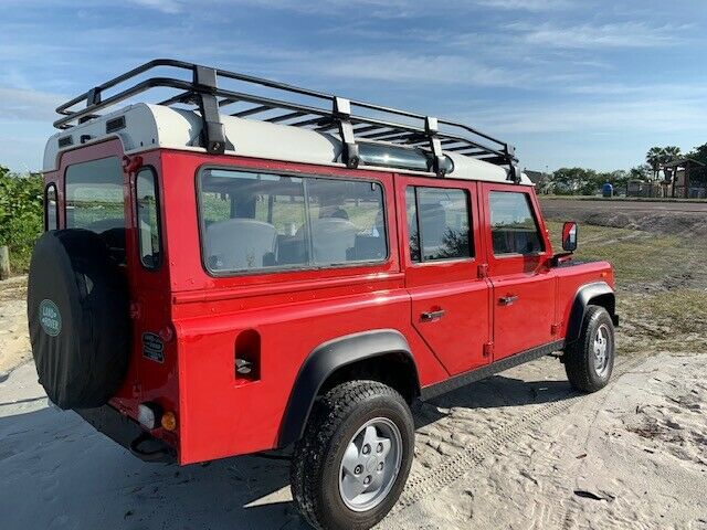 1989 land rover defender 110, 4x4, 5 speeds, rust free, diesel (low mileage)