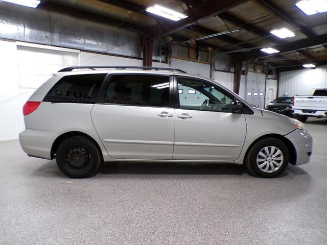 2008 toyota sienna le