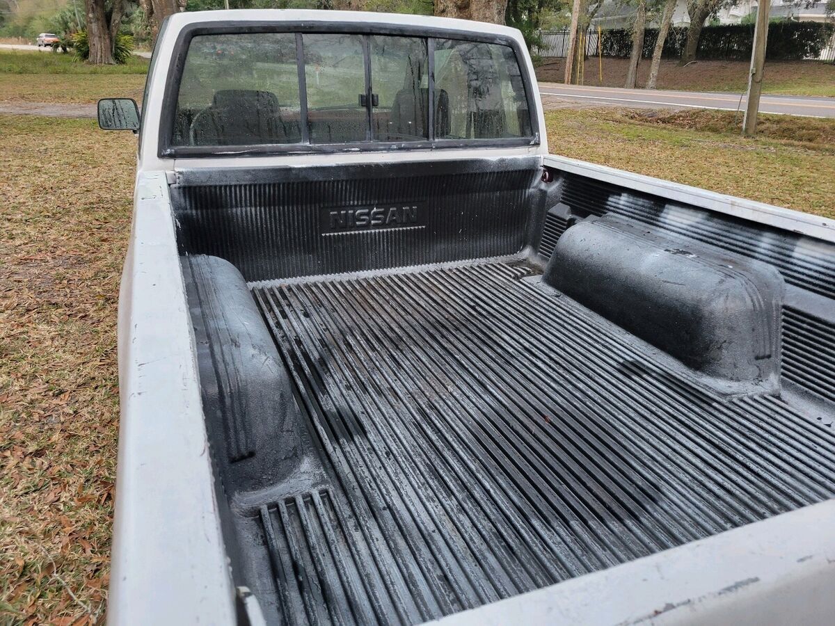 1992 nissan truck pickup white rwd automatic king cab