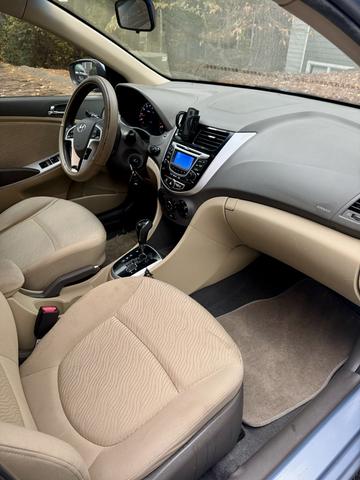 2012 hyundai accent gls