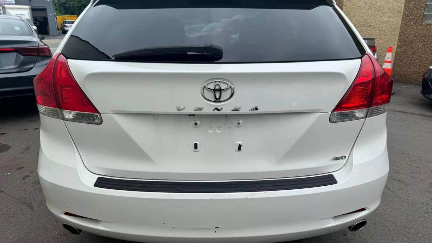 2010 toyota venza awd v6