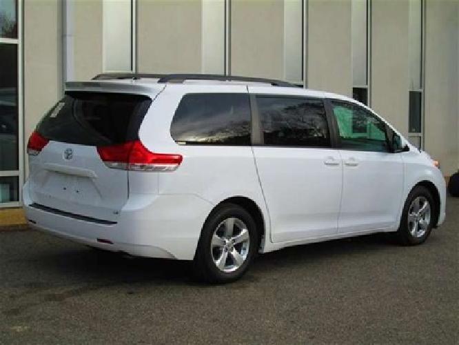 2013 toyota sienna le in gloucester, va