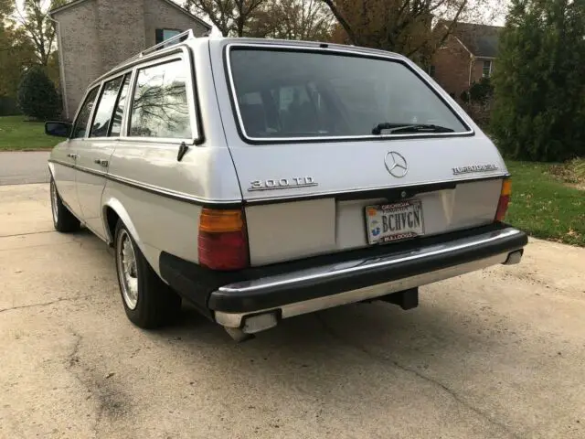 1984 mercedes-benz w123 300td estate wagon