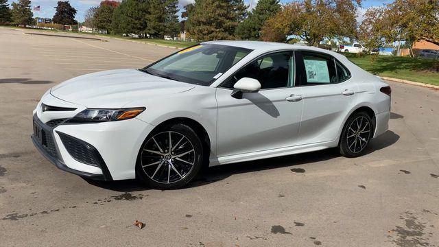 2022 toyota camry se